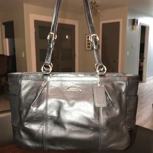 BLACK LEATHER COACH PURSE W/BABY BLUE LINING